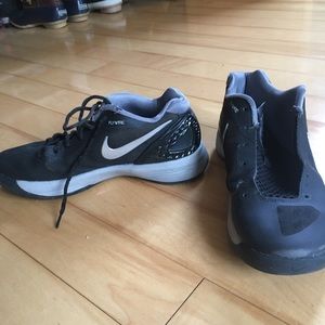 nike flywire volleyball shoes